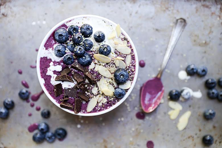  Blueberry-Avocado Smoothie bowl